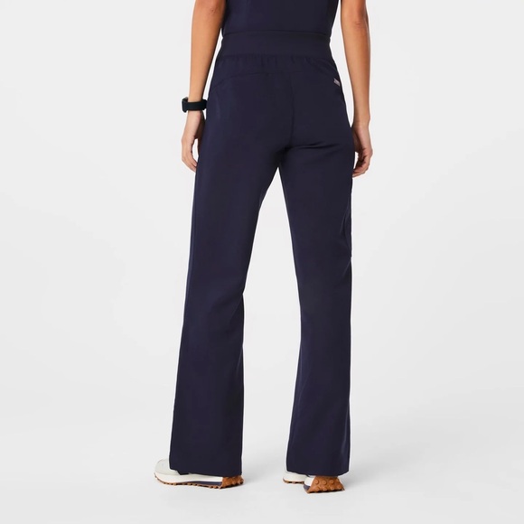 Figs High Waisted Isabel Wide Leg Scrub Pants - Picture 3 of 5